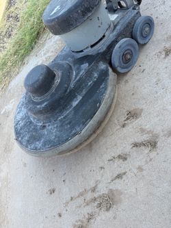 Floor buffer