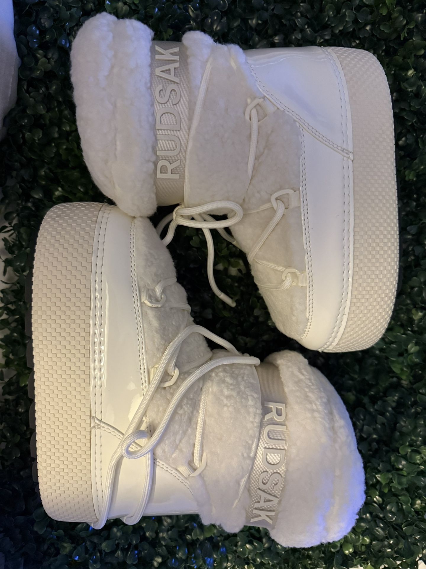 RUDSAK youth White Snow Boots Size 3/4