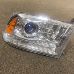 2018 Dodge 2500 Headlight Rt
