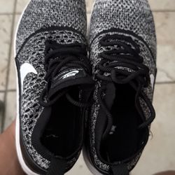 Women’s Nike Shoes Size 7.5