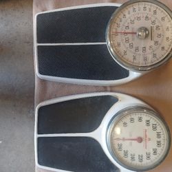 (2) VINTAGE SCALES ( GREAT WORKING CONDITION  !! ) REDUCED-- MOVING-- GREAT PRICE ! 2  For One Total  Price  !!