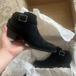 NEW Size 6 Booties 