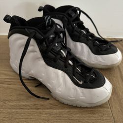 Size 3 Kids “Nike Posite One” White And black
