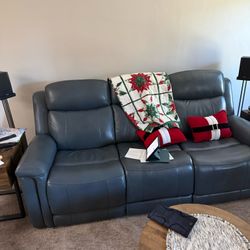 5 WEEKS  NEW LEATHER DUAL RECLINING SOFA with ZERO GRAVITY