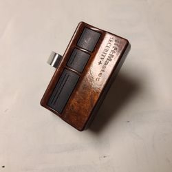 LiftMaster

Liftmaster 973LM Walnut Model 973W 3-Button Security+ 390MHz Garage Door Remote Transmitter for RED/ORANGE programming operators

