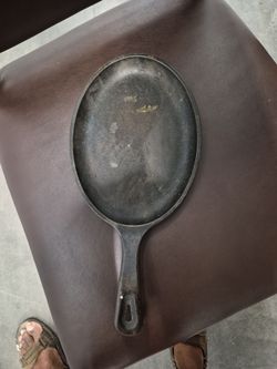 Lodge cast iron skillet