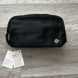 Lululemon Everywhere Belt Bag Black New With Tags 1L