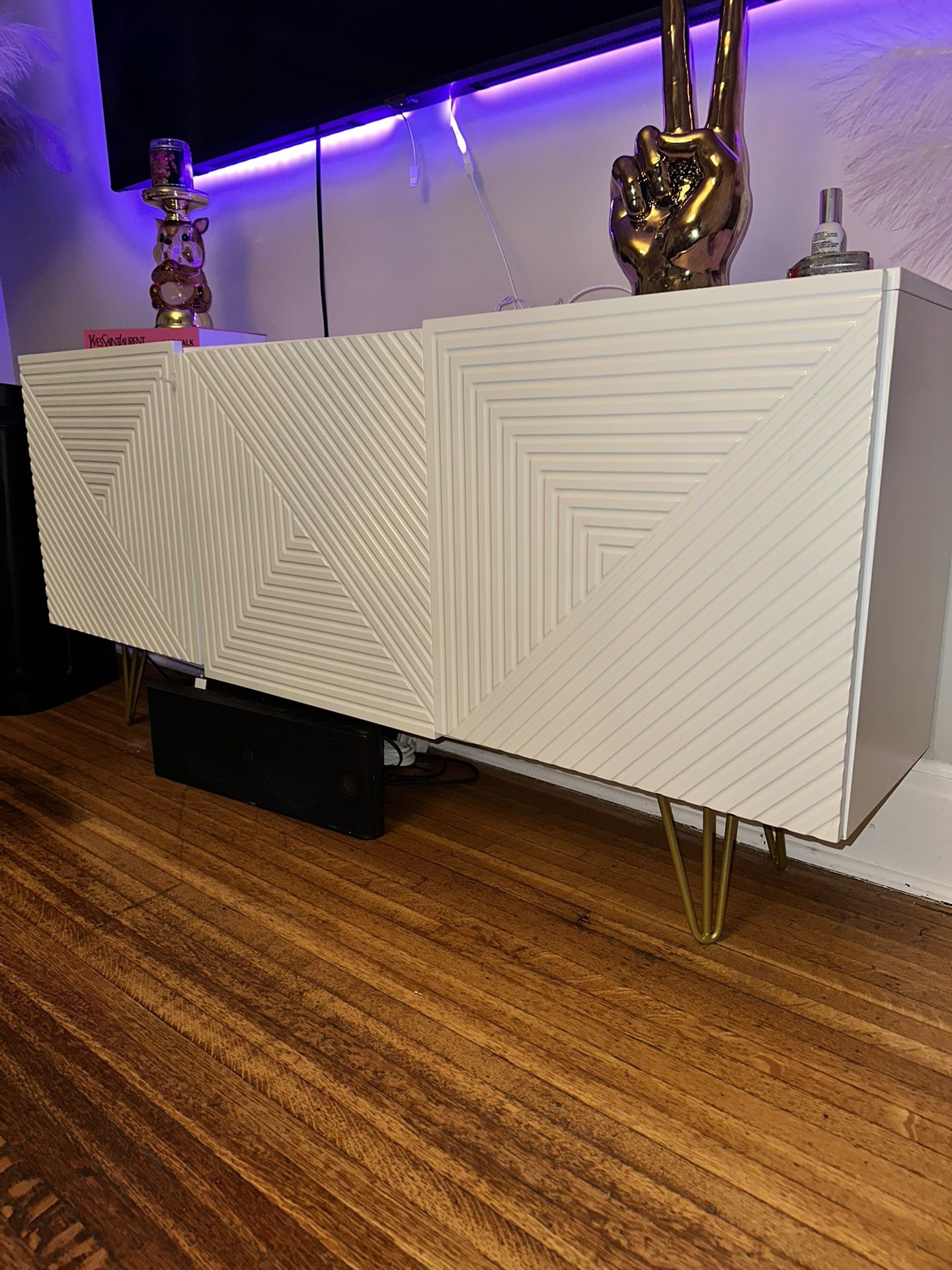 White Buffet Table With Gold Legs