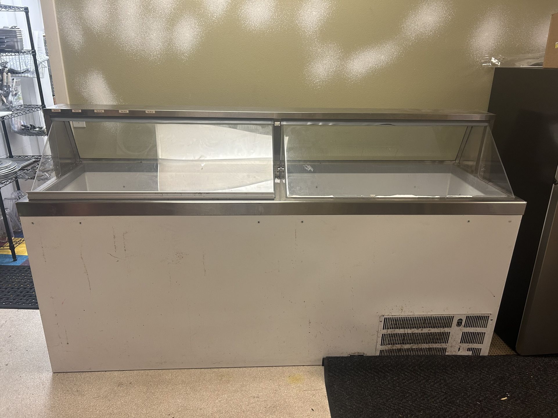 Standex 16 Holder Ice Cream Freezer.