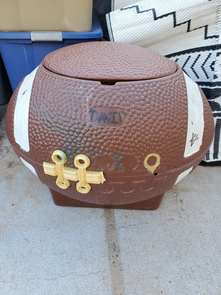 1 vintage 1975 Little Tikes Football Toy Box Chest & TOYS & Shovel Set. $10 FOR ALL!!! Can also be used as ice chest.