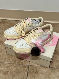 Travis Scott Nike Dunks
