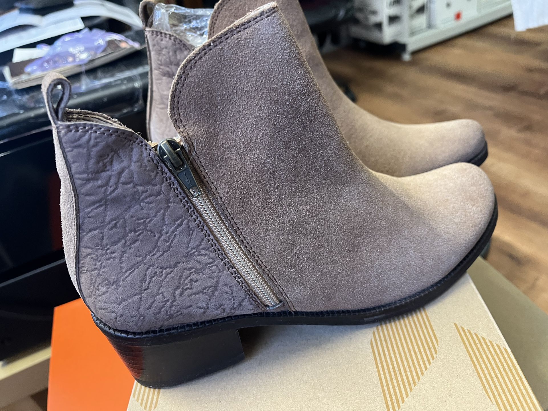 Women Ankle Boot, Leather, Size 7(37)