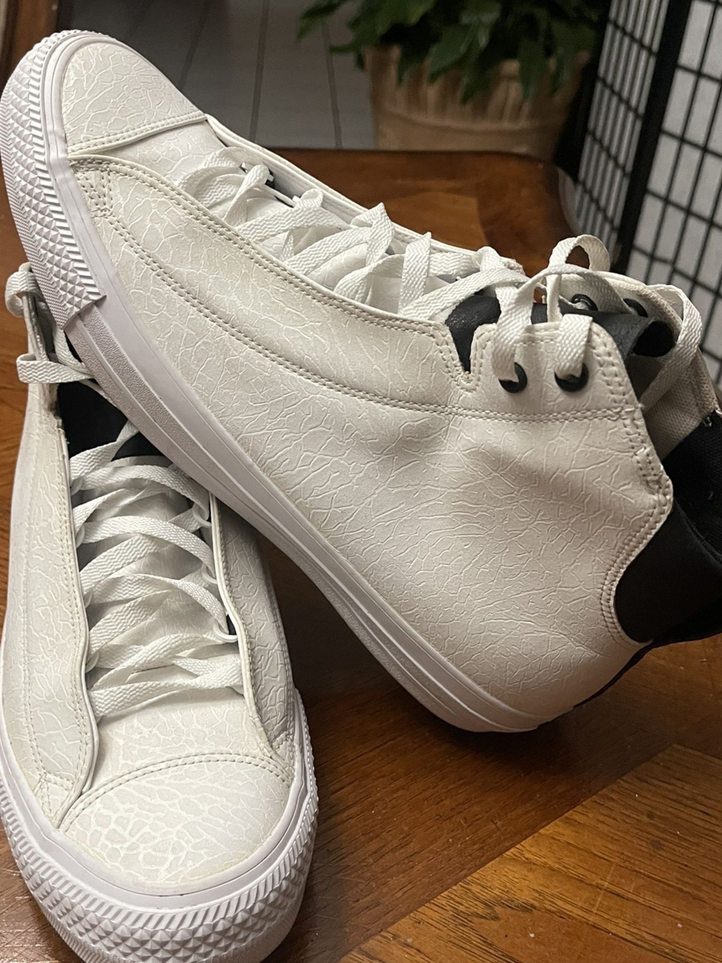 CONVERSE SIZE 11 NEW