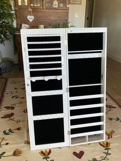 Jewelry cabinet , hangs on wall or door ,locks  new  never used it