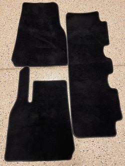 Tesla Model Y 2021-2024 Factory Carpet Mats Excellent Condition