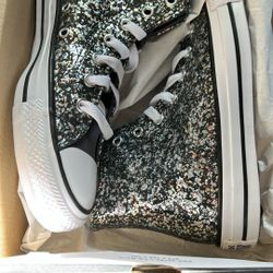 Brand New Converse Size Youth 4