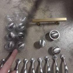 Cabinet Hardware - Drawers And Pulls 