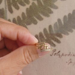 14K GOLD RING "MOM" SIZE 7