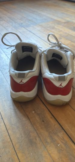 Jordan 11 red and whit lows  6,5