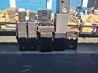 Old School Stereo System With Lots Of Speakers