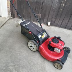 troy bilt maquina de cesped
