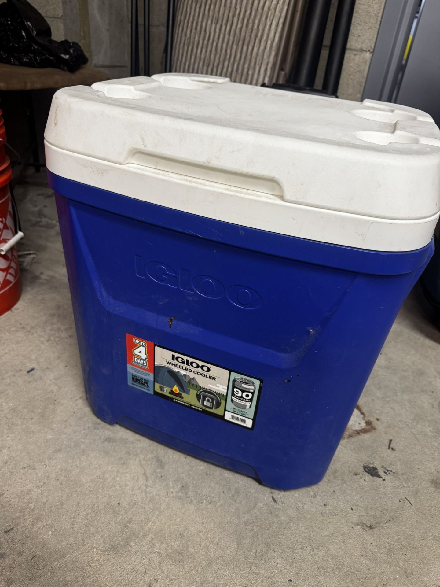 Igloo 90-Quart Wheeled Cooler (MaxCold Series)