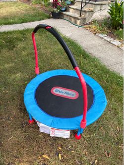 Little Tikes 3' Trampoline Handke golds for easy transport
