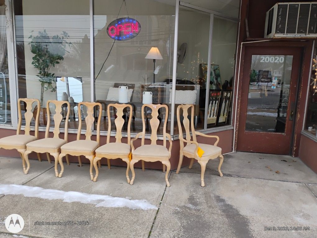 Set Of 6 Nice Chairs