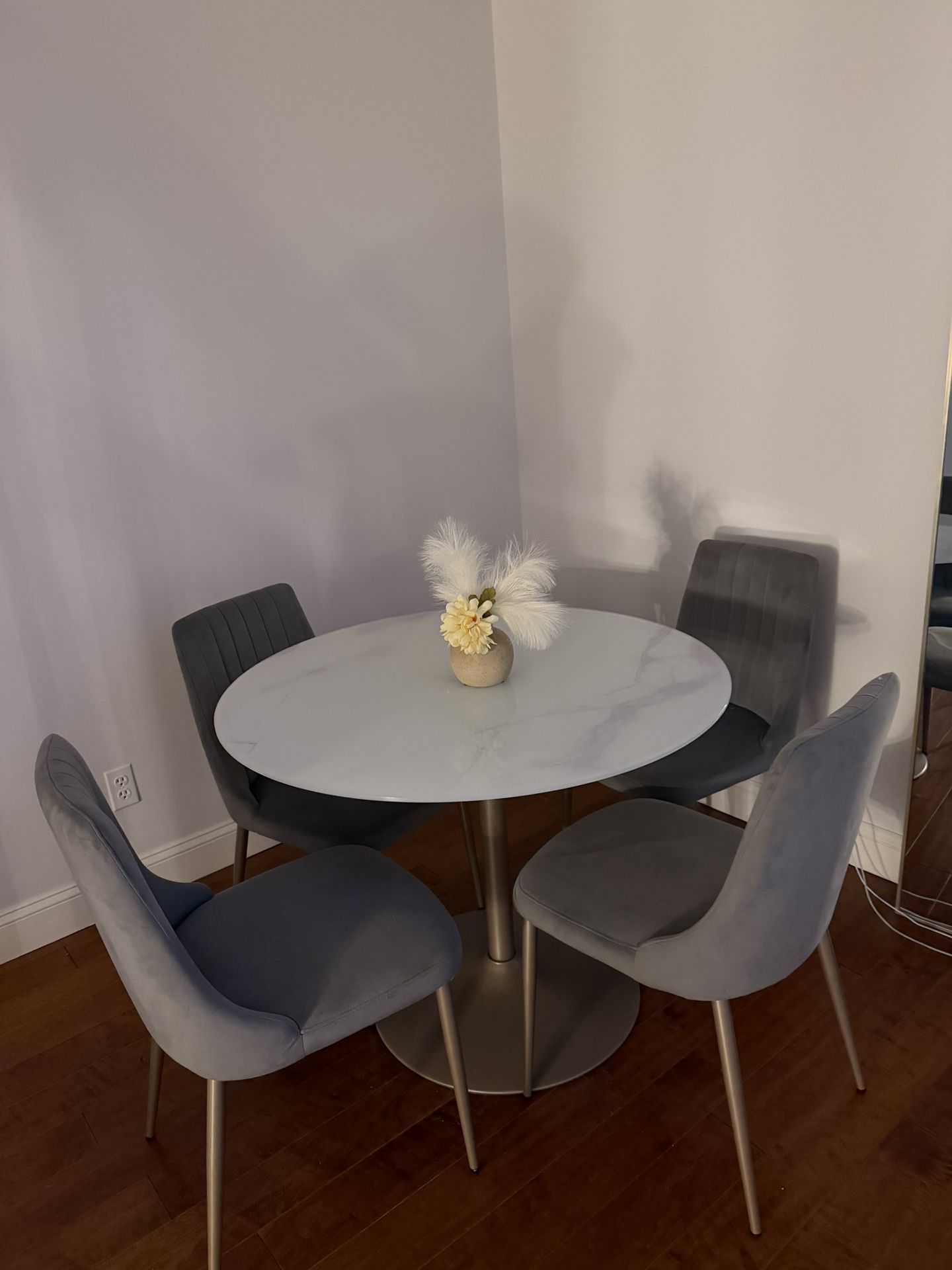 Round Dining Table Set