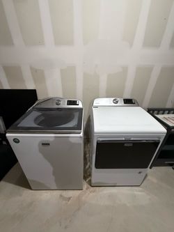 MAYTAG Washer & Dryer Set