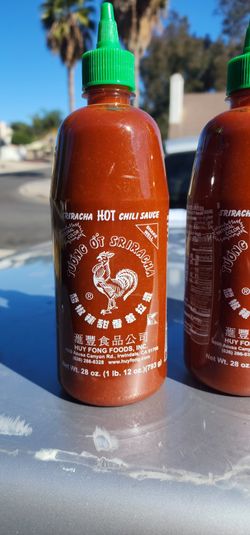 Sriracha Huy Fong Foods 28oz Bottle 