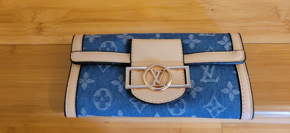 Brand New Womens Wallets Comes With Box
