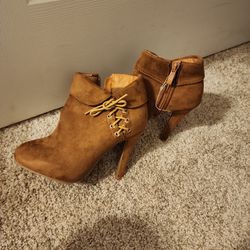 Cute Boots Size 5