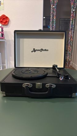 Byron Statics Vinyl Record Player