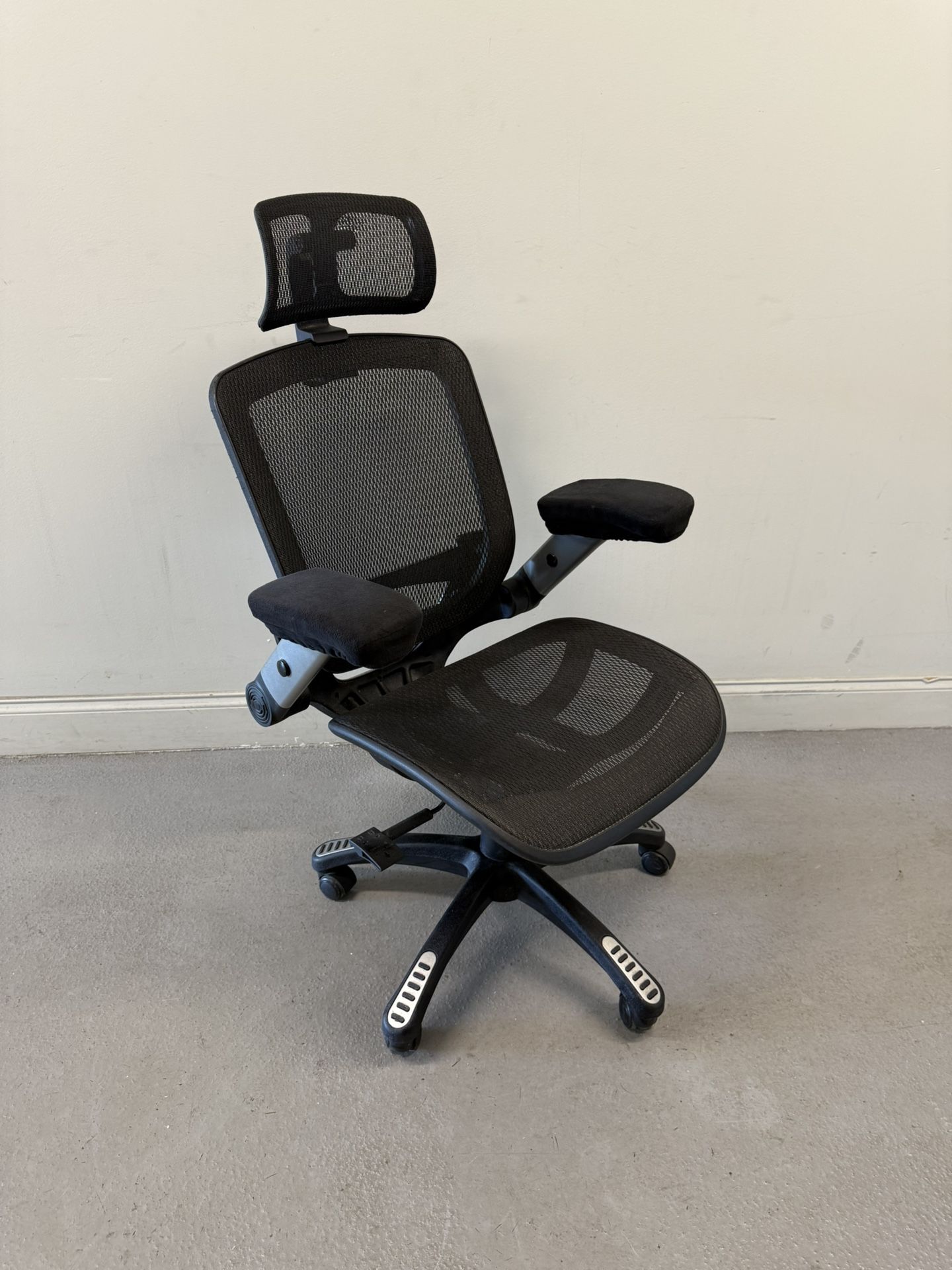 ALOUDY Ergonomic Office Chair - IT DOES NOT RAISE - PICK UP IN CORNELIUS