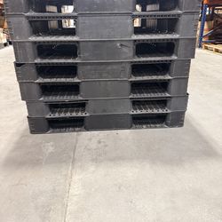 SOLID PLASTIC & WOODEN PALLETS.