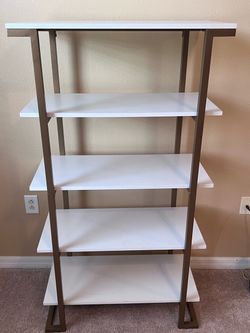 Modern 5-Tier Ladder Bookshelf / Display Shelf – White & Bronze – 56” Tall