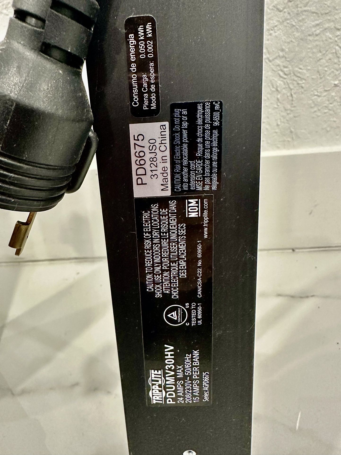 Tripp.lite Regleta de Corriente 30 Tomás Para Enganchar