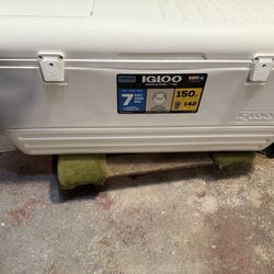 Semi New 150 Quart Igloo Cooler Only Used Once 