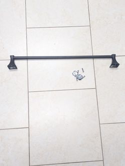 Brand new better homes 24in black towel bar ....Nuevo bar de 24 pulgsdas para tuallas