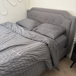 Zinus Kellen Upholstered Scalloped Platform Bed Frame