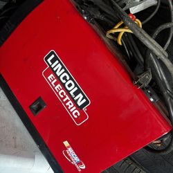 Lincoln Electric Weld-Pak 100 Wire Feed Welder – 120V MIG Welder with Cables