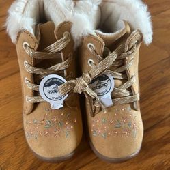 NWT Oshkosh girls boots size 9