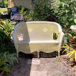 Authentic Vintage Rattan/Wicker Outdoor Couch /Sette with a Wicker Weave 