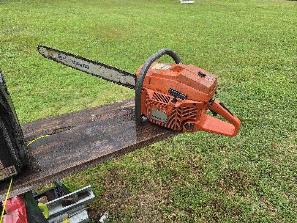 Husqvarna 3120xp Chainsaw 28"