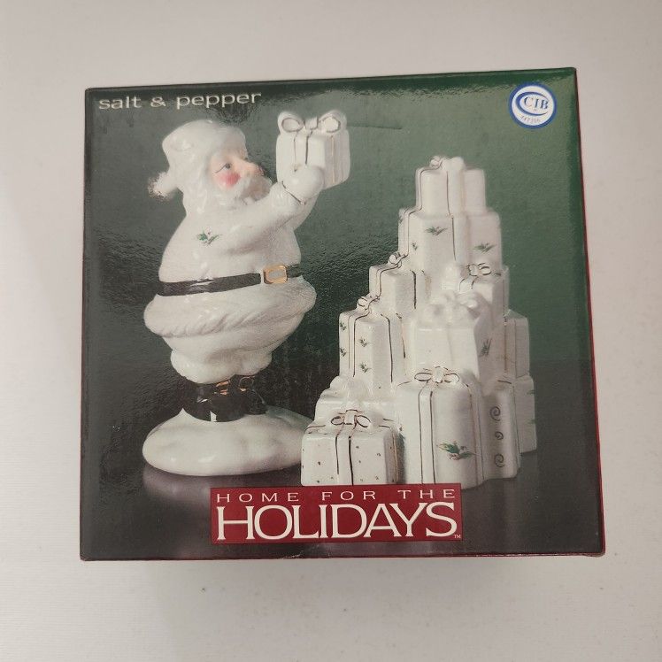 Christmas Salt & Pepper Shakers ~ New In Box