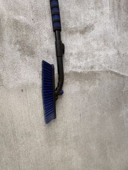 Telescoping Snow Brush with Ice Scraper