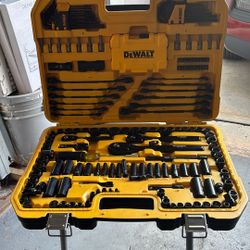 DeWalt Mechanic Tool Set