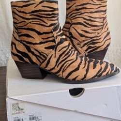 Aldo Tiger Print Boots Women's 8 