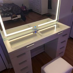 LED Vanity Mirror With Storage Stool 